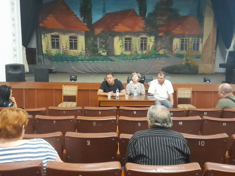 Председатель Волновахского муниципального совета Таймураз Арсоев принял участие во встрече с жителями села Златоустовка. Председатель Волновахского муниципального совета Таймураз Арсоев принял участие во встрече с жителями села Златоустовка.