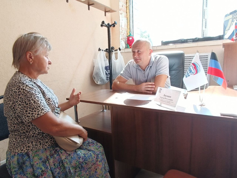 В Волновахском отделении общественной приемной Единой России депутат Волновахского муниципального совета Донецкой Народной Республики первого созыва Лисовин Сергей Николаевич провел прием граждан.. В Волновахском отделении общественной приемной Единой России депутат Волновахского муниципального совета Донецкой Народной Республики первого созыва Лисовин Сергей Николаевич провел прием граждан..