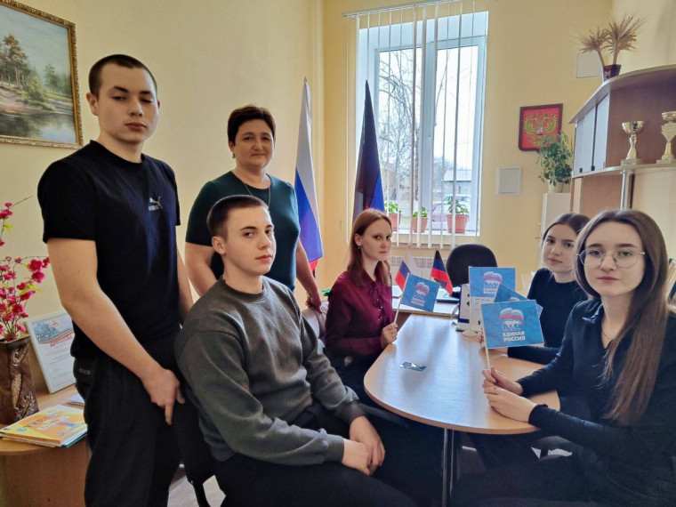 Депутат Волновахского муниципального совета Донецкой Народной Республики членом партии «Единая Россия» Лилия Кацай провела информационный час в Хлебодаровке. Депутат Волновахского муниципального совета Донецкой Народной Республики членом партии «Единая Россия» Лилия Кацай провела информационный час в Хлебодаровке.