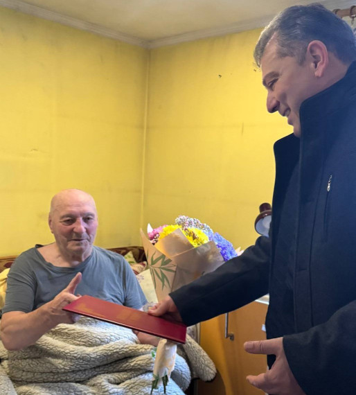 Сегодня свой 95 - летний юбилей отмечает житель города Волноваха Митрохин Иван Иванович. Сегодня свой 95 - летний юбилей отмечает житель города Волноваха Митрохин Иван Иванович.