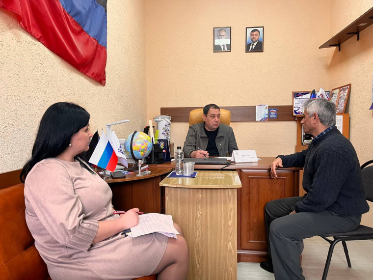 На повестке дня - вопросы жилищно-коммунального хозяйства, дорожного строительства и социальной сферы. На повестке дня - вопросы жилищно-коммунального хозяйства, дорожного строительства и социальной сферы.