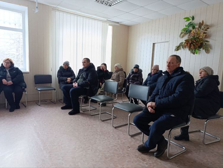 Глава муниципального образования Волновахский МО Константин Зинченко встретился с жителями села Хлебодаровка. Глава муниципального образования Волновахский МО Константин Зинченко встретился с жителями села Хлебодаровка.