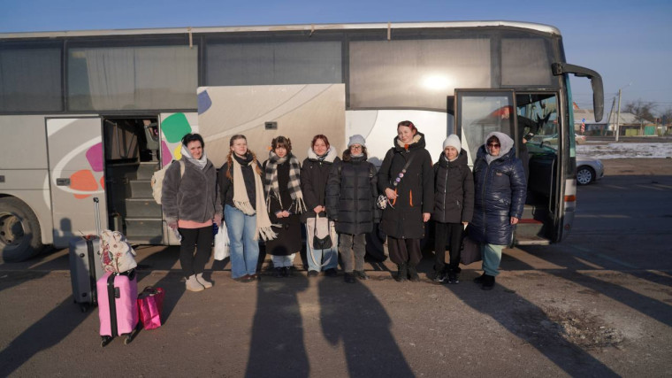 Художники из Волновахи отправились на творческий конкурс на Ямал. Художники из Волновахи отправились на творческий конкурс на Ямал.