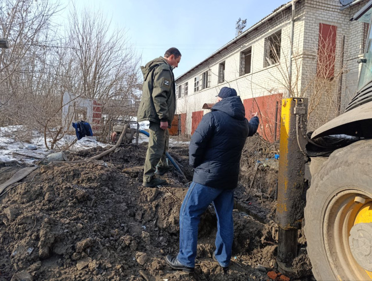 В Волновахе решают проблемы с водоснабжением. В Волновахе решают проблемы с водоснабжением.