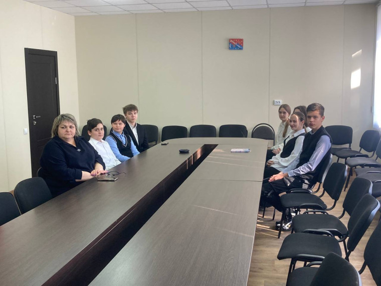 Подростки из Волновахи изучают язык хинди. Подростки из Волновахи изучают язык хинди.