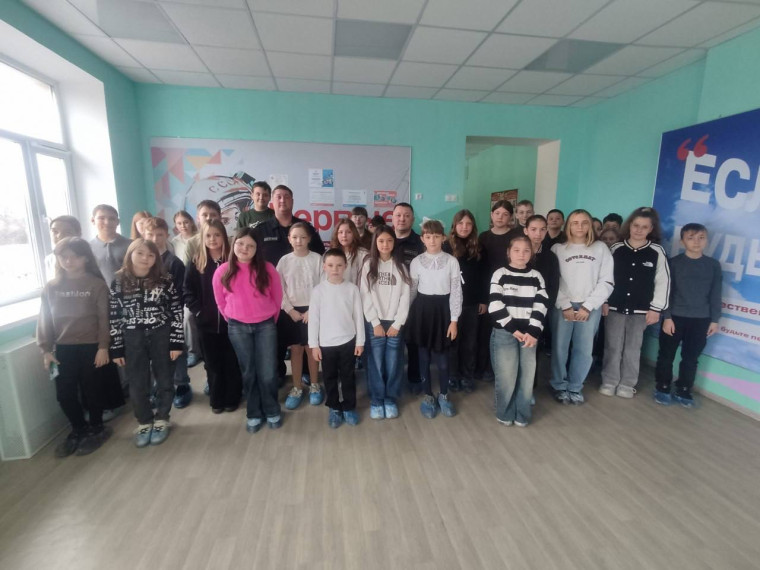 Ямальцы провели уроки безопасности в Волновахе. Ямальцы провели уроки безопасности в Волновахе.