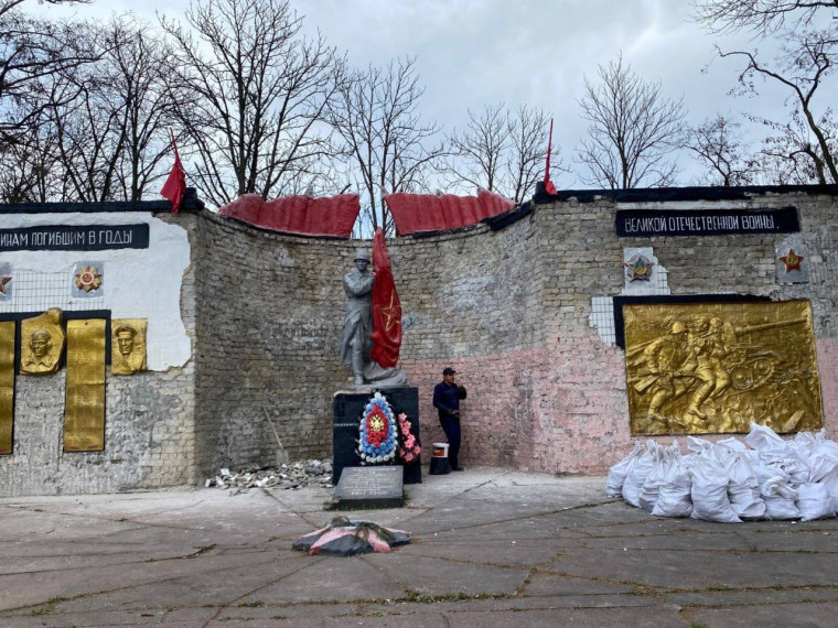 Ямальские строители завершают реставрацию четырёх памятников в подшефном регионе. Ямальские строители завершают реставрацию четырёх памятников в подшефном регионе.