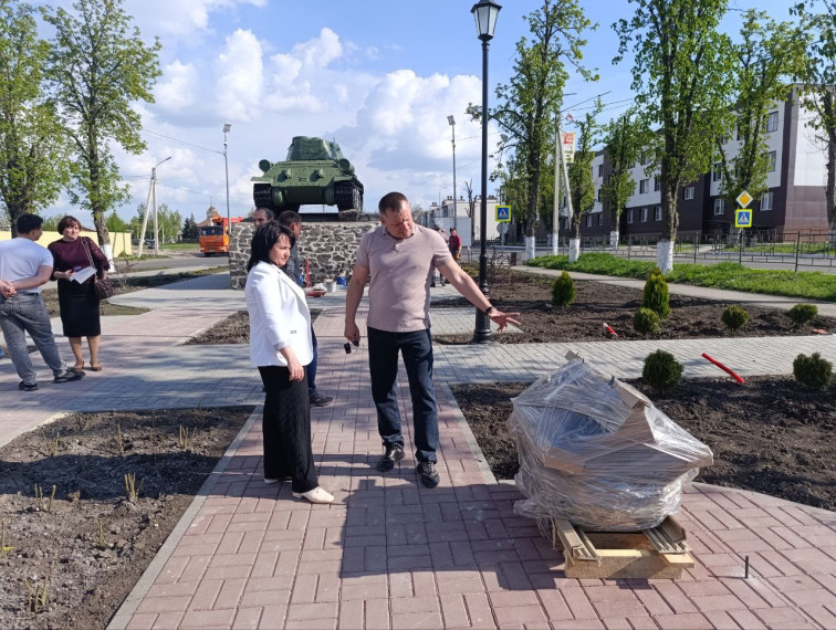 Состоялось выездное совещание в сквере "Освободителей" в Волновахе. Состоялось выездное совещание в сквере "Освободителей" в Волновахе.
