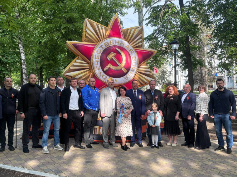 В Волновахе почтили память героев — защитников Отечества. В Волновахе почтили память героев — защитников Отечества.