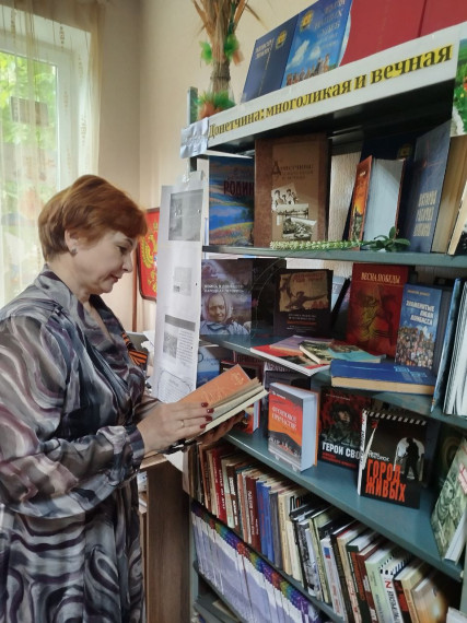 В рамках партпроекта Единой России "Историческая память" Златоустовская библиотека провела для посетителей книжную экскурсию по книгам о Донбассе - "Донетчина: многоликая и вечная". В рамках партпроекта Единой России "Историческая память" Златоустовская библиотека провела для посетителей книжную экскурсию по книгам о Донбассе - "Донетчина: многоликая и вечная".