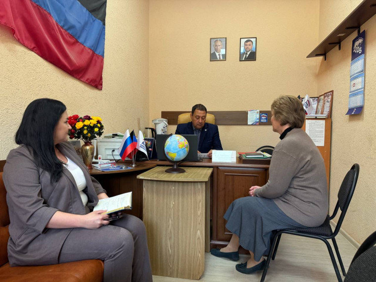 Прием граждан главы муниципального образования Волновахский МО Константина Зинченко. Прием граждан главы муниципального образования Волновахский МО Константина Зинченко.