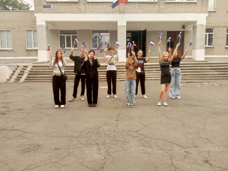 В ГБОУ "Свободненская школа Волновахского м.о." прошел флешмоб под названием "Молодежь в движении". В ГБОУ "Свободненская школа Волновахского м.о." прошел флешмоб под названием "Молодежь в движении".